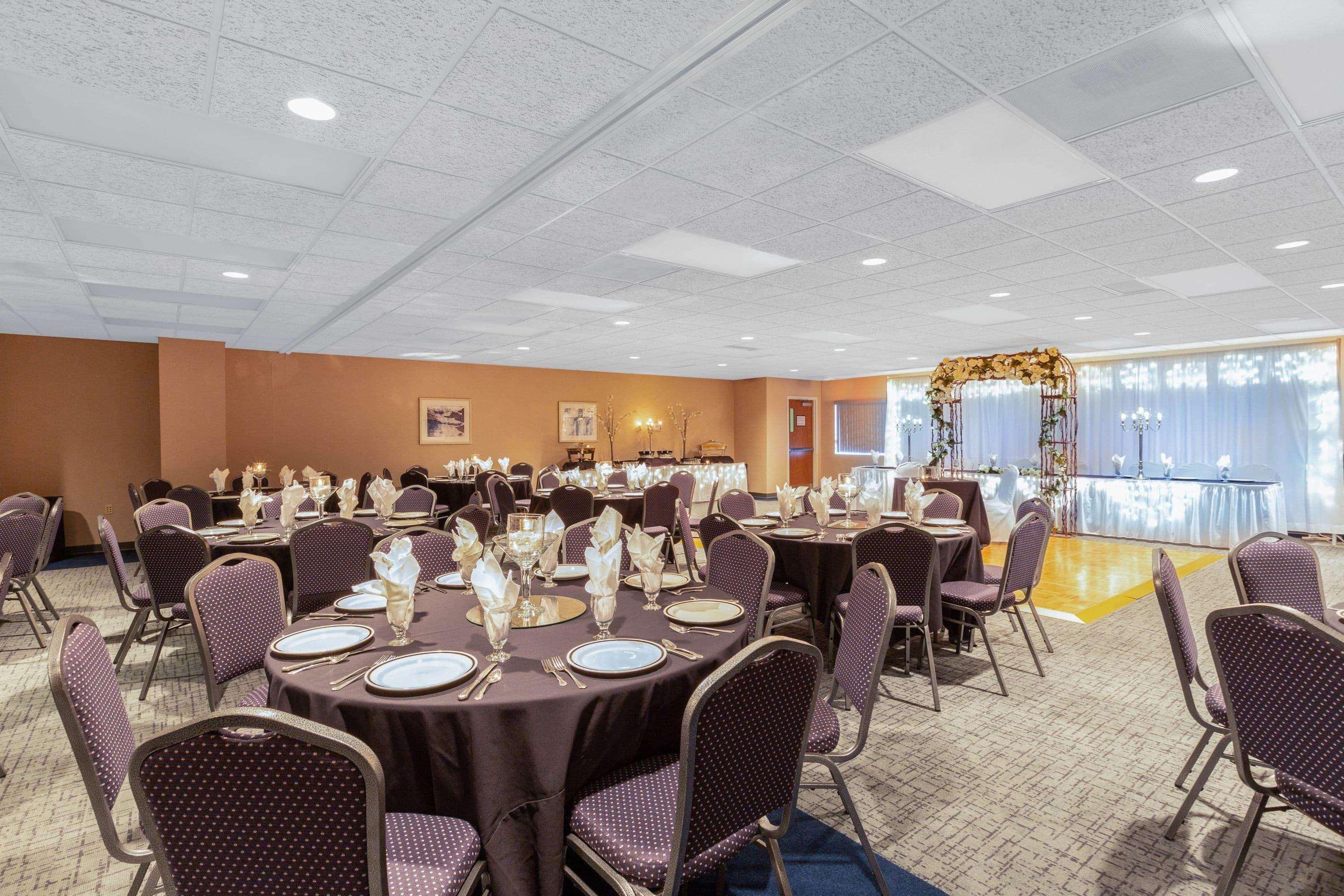 Baymont By Wyndham Des Moines Airport Otel Dış mekan fotoğraf